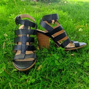 American Eagle Outfitters - Ankle Strap Block Heel